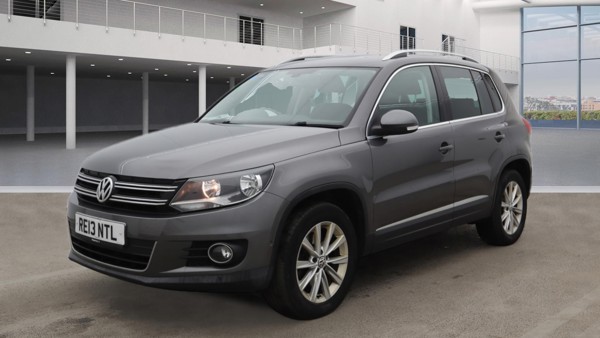 VOLKSWAGEN Tiguan